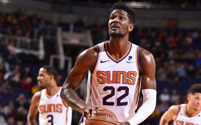 开云体育-蒂姆重返赛场，重要助攻首场状态出色，独行侠观众沸腾！-开云体育